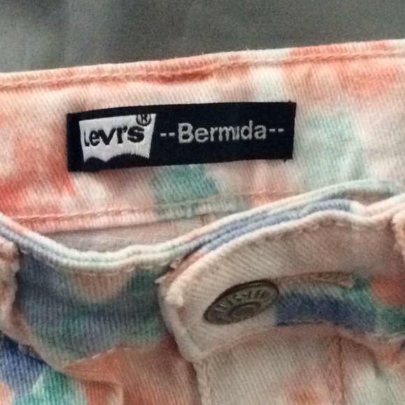 Little Girl’s Levi’s Bermuda Shorts - Picture 5 of 6